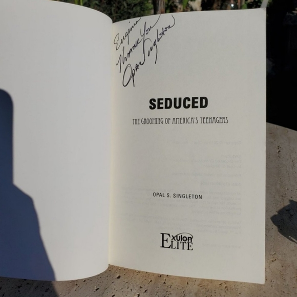 Seduced: The Grooming of America's Teenagers by Opal Singleton 2015 SIGNED Book - Picture 4 of 10